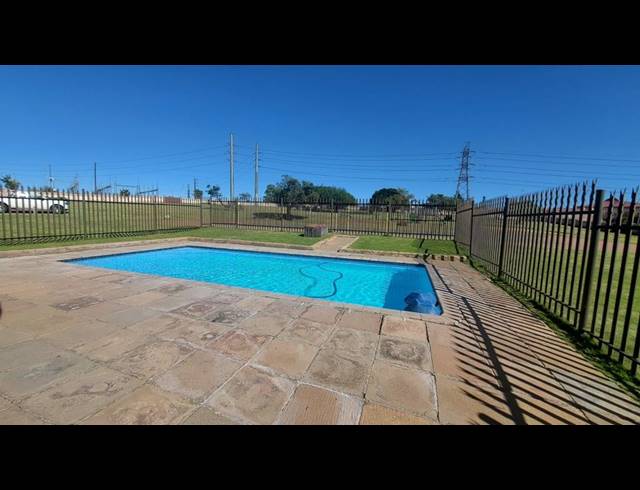 2 BEDROOM TOWNHOUSE FOR SALE IN MONDEOR